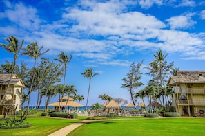 Exterior - Top-floor beach studio - partial ocean views - steps to beachside pool & hot tub (Kapaa)