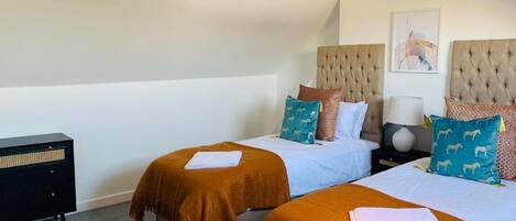 5 Schlafzimmer, BĂŒgeleisen/BĂŒgelbrett, kostenloses WLAN, BettwĂ€sche