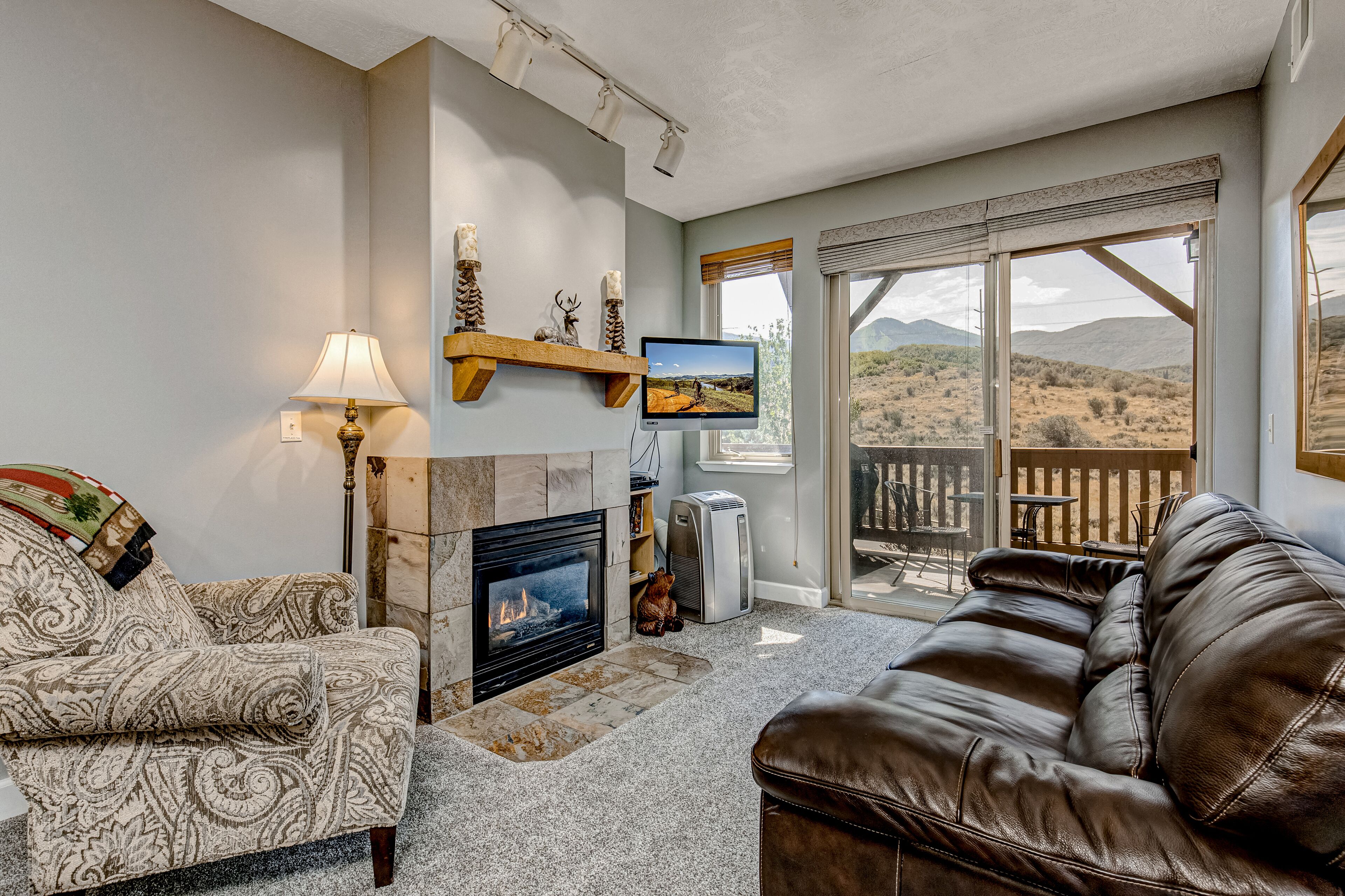 Lovely mountainside condo with pool, hot tub, fireplace, & washer/dryer