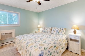 2 bedrooms, iron/ironing board, internet, bed sheets