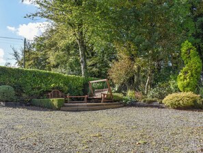 Property grounds - Ysgubor Blaenparc Barn - UK41030 (Dihewyd<br />, near Aberaeron)