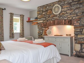 2 bedrooms, free WiFi, bed sheets - Ysgubor Blaenparc Barn - UK41030 (Dihewyd<br />, near Aberaeron)