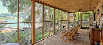 Private Dock, Mountain View, Lake Front, 2 kayaks, 2 SUPs, 1 canoe, Hot tub