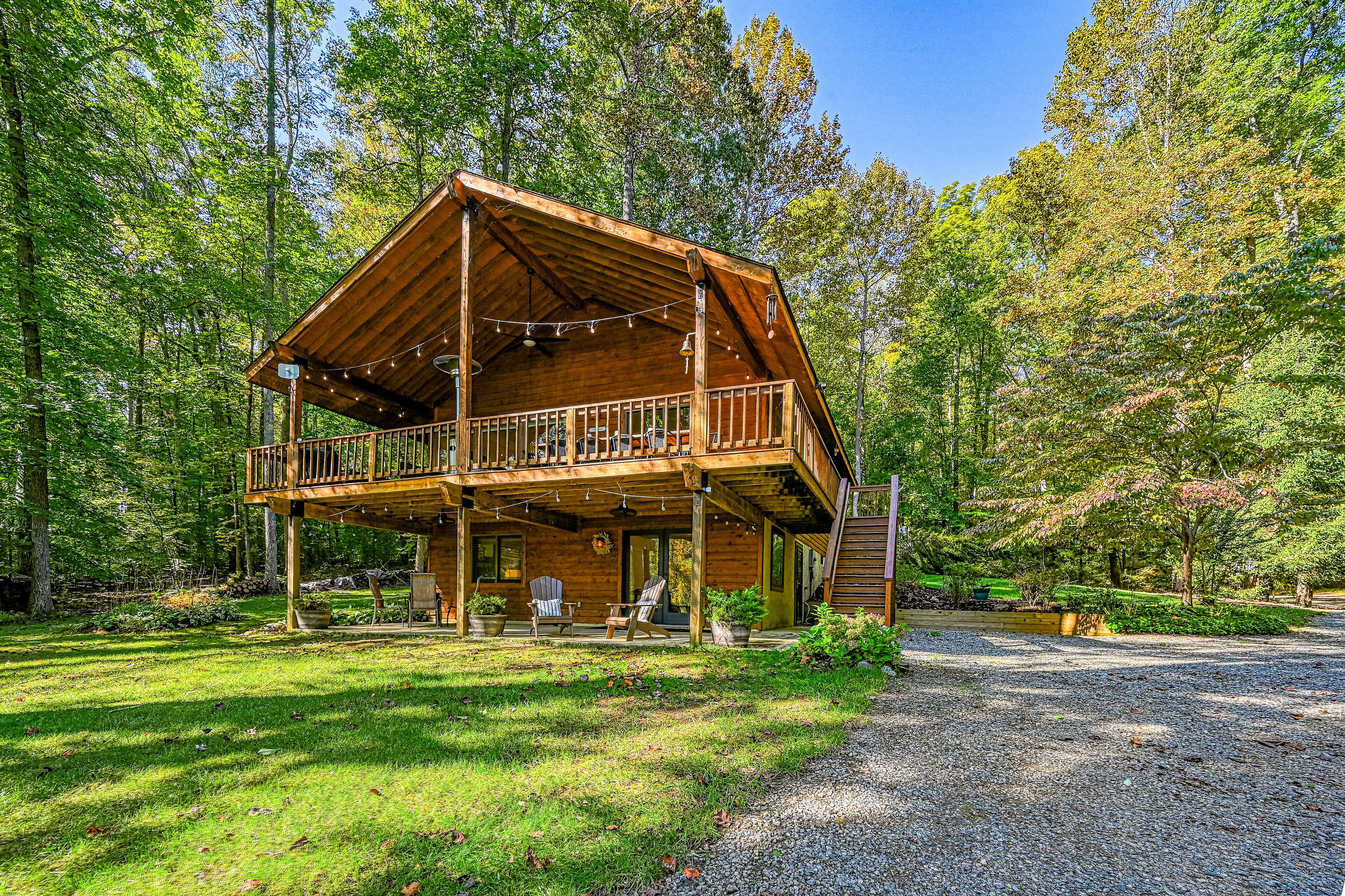 Beautiful lakefront home with lake view, central AC, and Ping-Pong