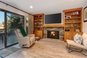 Televisión y chimenea 