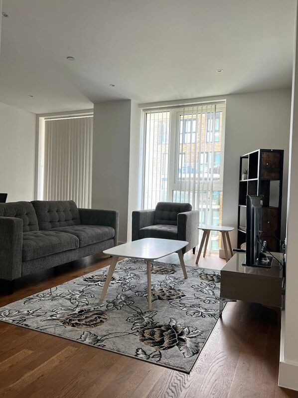 Smart TV, DVD player - Luxury 2-Bed High-rise Apartment with beautiful view near Excel, &O2. Next to CR (London)