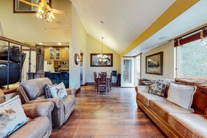 TV, fireplace, streaming services