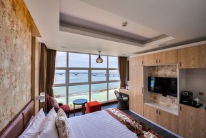 Deluxe Double Room | Down comforters, minibar, in-room safe, desk