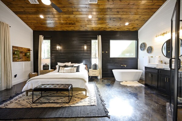 1 slaapkamer, een strijkplank/strijkijzer, gratis wifi, beddengoed