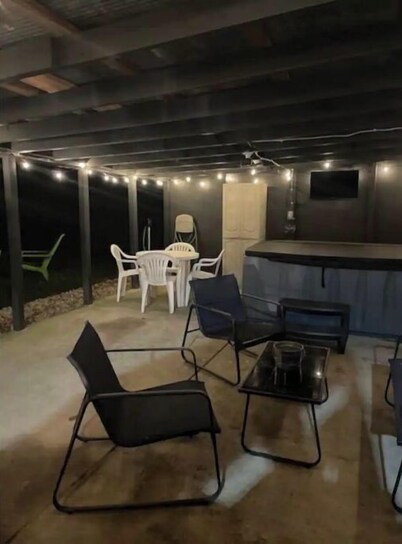 Whiskey Rock Lodge- Hot Tub -sleeps up to 14