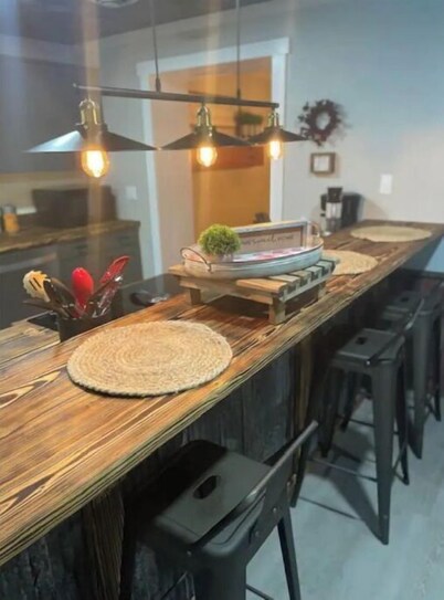 Whiskey Rock Lodge- Hot Tub -sleeps up to 14