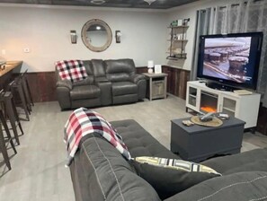 Smart-TV, Kamin, DVD-Player, Tischfußball