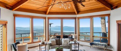 TV, fireplace, foosball, books