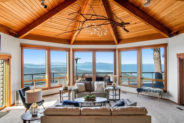 TV, fireplace, foosball, books