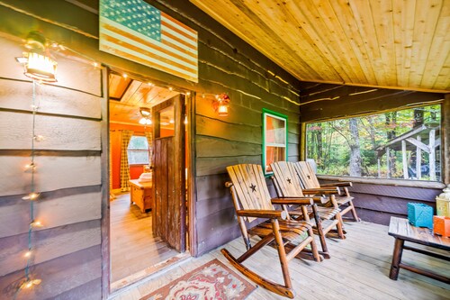 Peaceful cabin minutes from Gore Mountain with wood stove, porch, firepit