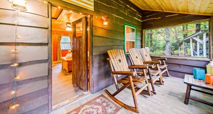 Peaceful cabin minutes from Gore Mountain with wood stove, porch, firepit