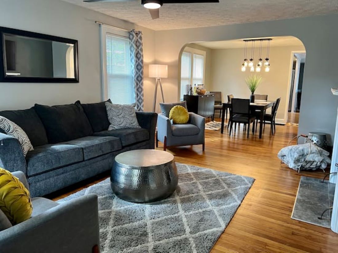Spacious 3bd/2ba retreat w/ private backyard deck, arcade and walkable