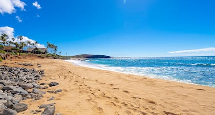 Beautiful oceanfront condo with lanai, pool, beach access, & washer/dryer