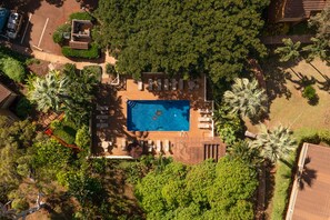 Pool - Beautiful oceanfront condo with lanai, pool, beach access, & washer/dryer (Maunaloa)