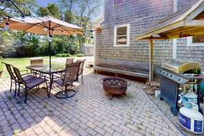 Outdoor dining - Charming home by the cape with firepit, fast WiFi, & washer/dryer (Eastham)