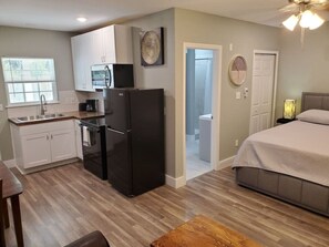 1 bedroom, WiFi, bed sheets - Sanctuary, Lackland AFB, SeaWorld Fiesta Texas (San Antonio)