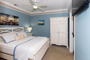 2 bedrooms, iron/ironing board, free WiFi, bed sheets - Marlin at the Lake, Condo! Sleeps 10 (Sandusky)