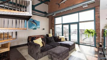 Smart TV, fireplace, table tennis