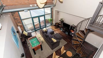 Smart-TV, peis og bordtennis