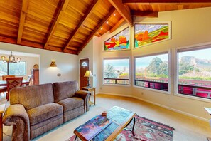 TV, fireplace, DVD player, books