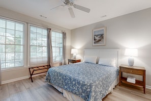 2 bedrooms, iron/ironing board, internet, bed sheets