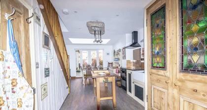 Period 2BR Stunning Bright &Cosy Cottage w/ Garden