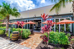 Exterior - Dog-friendly townhome with private pool, screened lanai, fast WiFi, W/D, AC (Davenport)