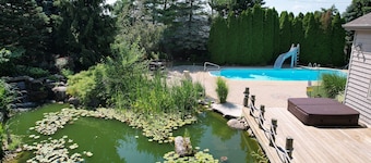 School House Getaway! 4BR with Large Pool & Hot Tub