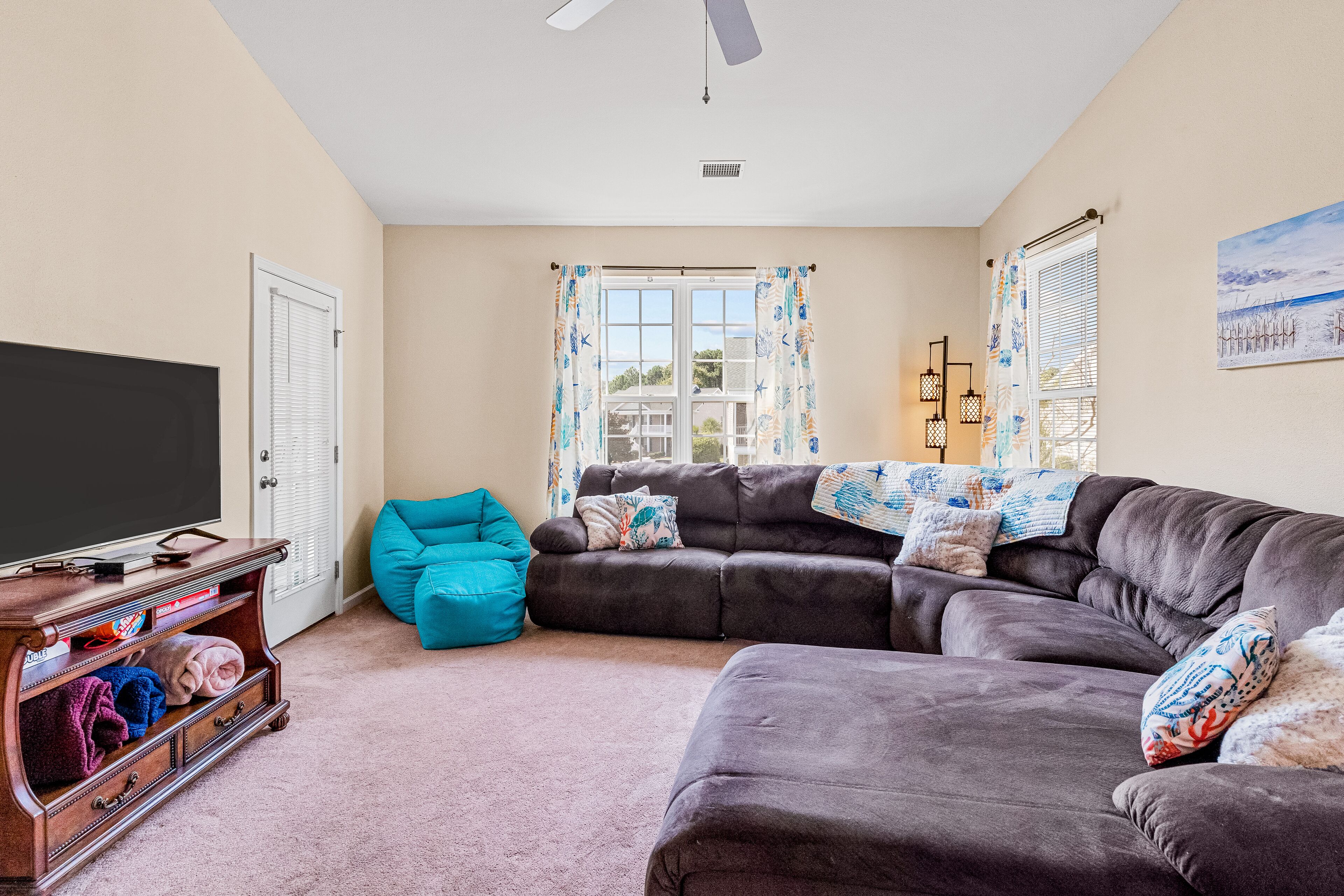 Lovely condo with water view, balcony, full kitchen & W/D - dog-friendly