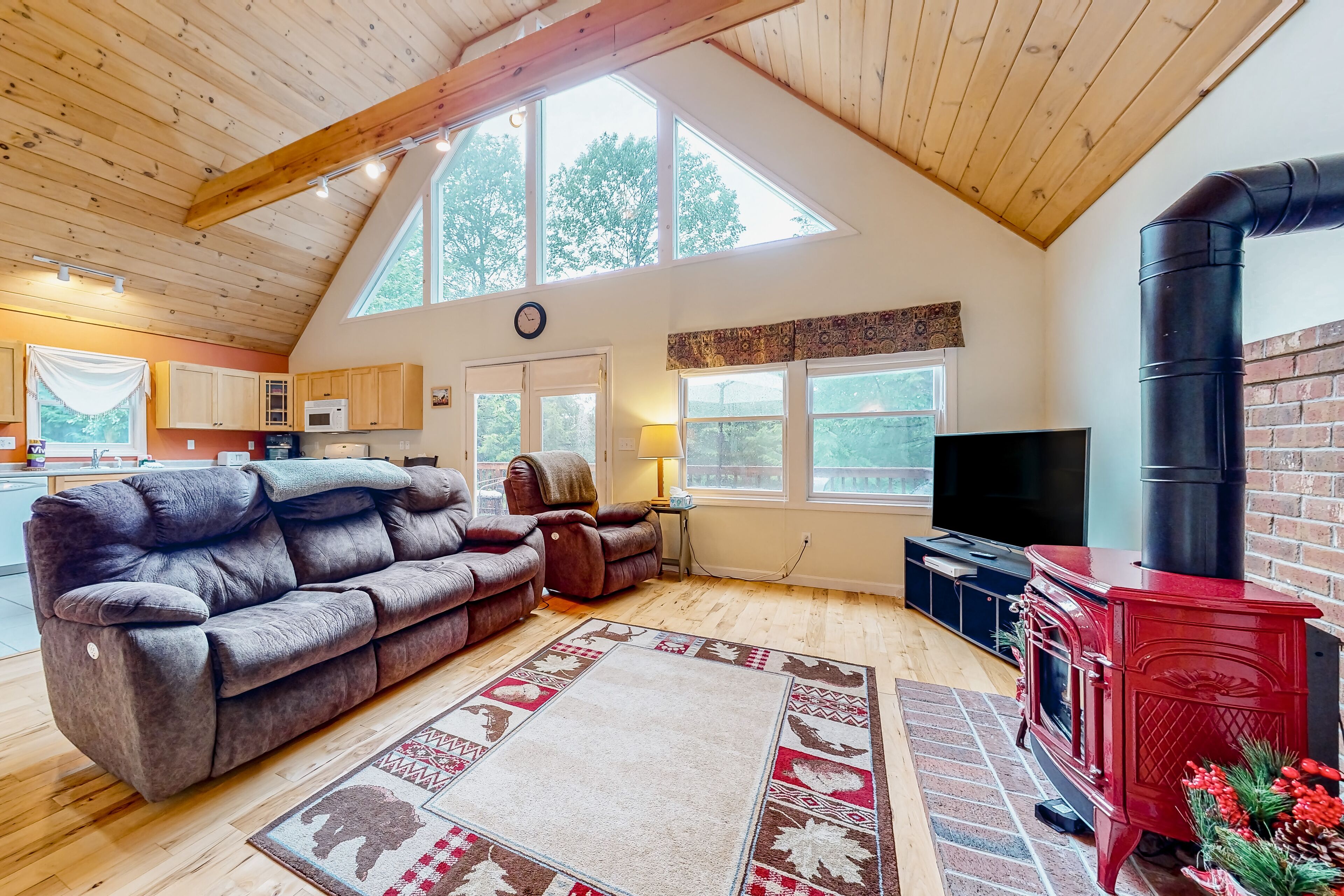 Dog-friendly home with private hot tub, wraparound deck & 2 gas fireplaces