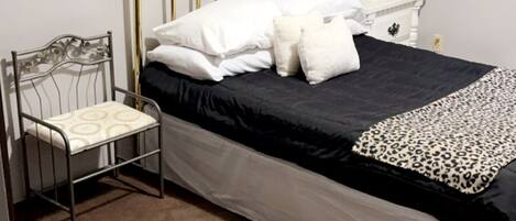 2 habitaciones, escritorio, tabla de planchar con plancha y wifi gratis