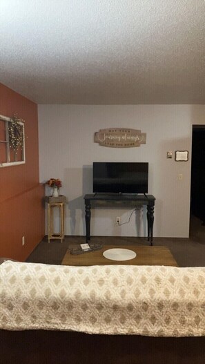 2 habitaciones, escritorio, tabla de planchar con plancha y wifi gratis 