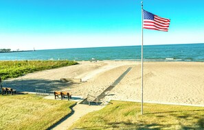 On the beach - On the Beach! Old Homestead Family Retreat (Huron)