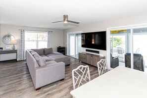 Smart TV, fireplace
