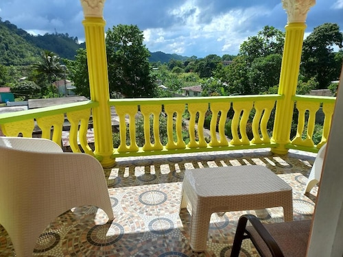 Countryside Hideaway Villa 15 minutes from the beach!!