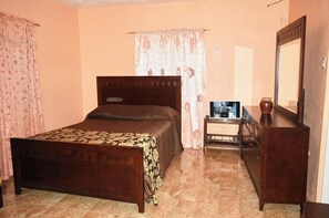 7 bedrooms, travel cot, WiFi