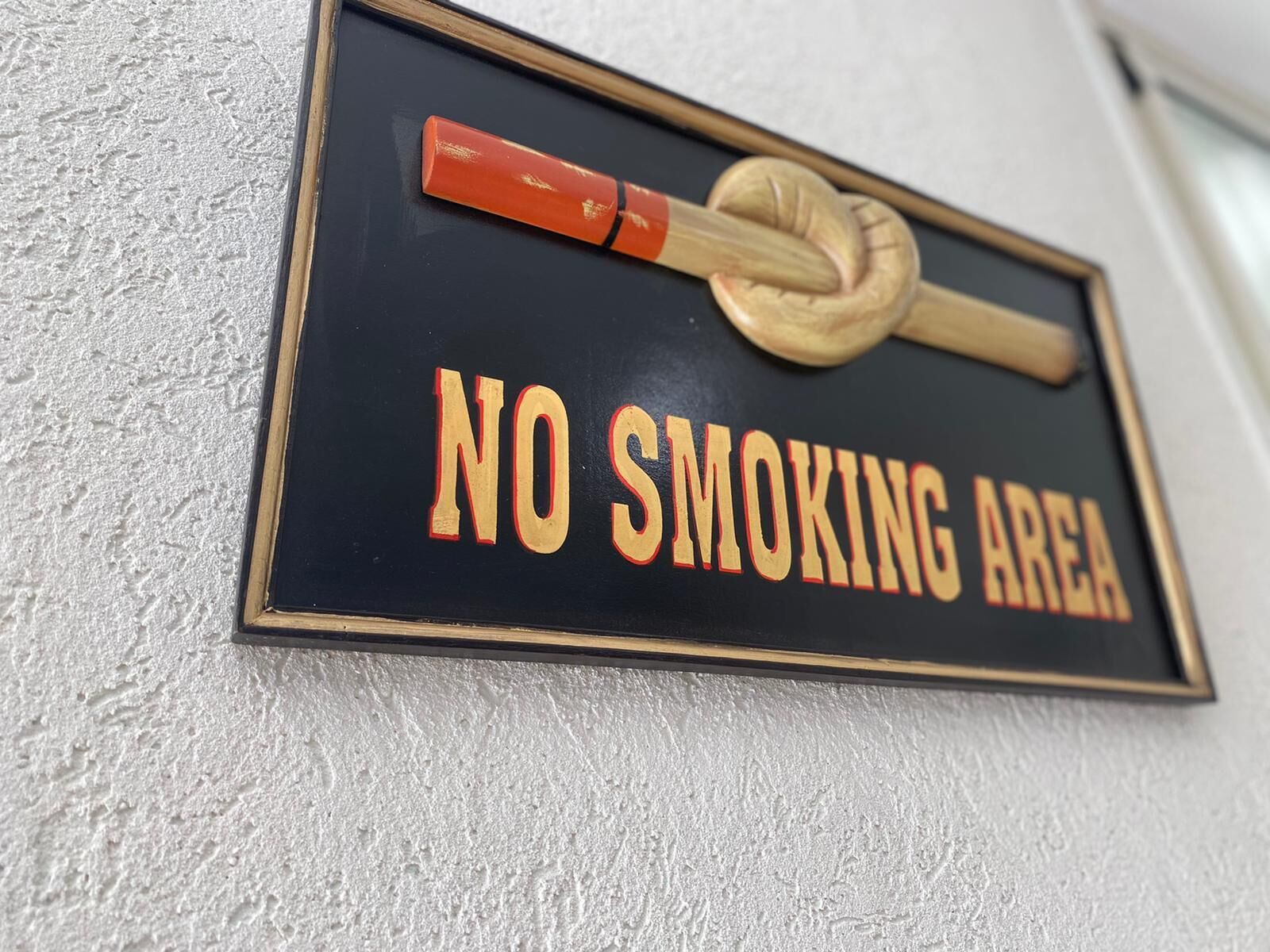 Señal que indica zona prohibido fumar.