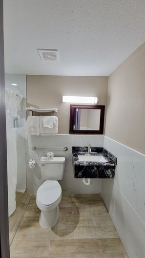 Deluxe ADA Double Bed (2 Queen) | Bathroom