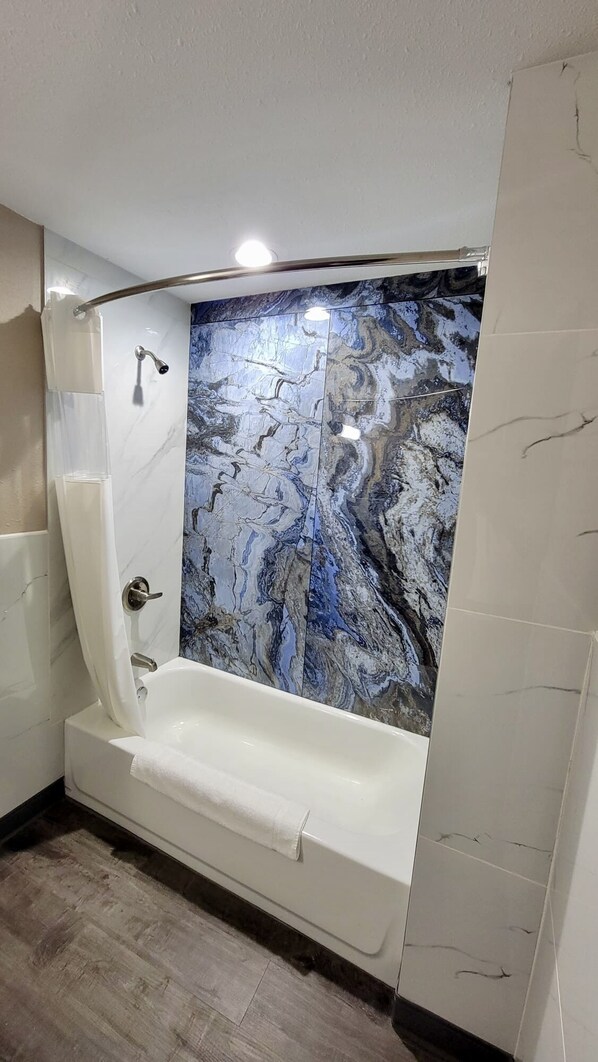 Suite Single Bed (1 King) | Bathroom