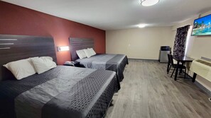 Deluxe Double Bed (2 Queen) | Desk, laptop workspace, free WiFi, bed sheets - Budget Inn & Suites (Florence)
