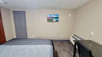 Deluxe Single Bed (1 Queen) | Desk, laptop workspace, free WiFi, bed sheets
