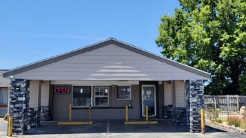 Fachada de la propiedad