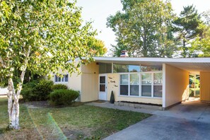 Exterior - Mid-Century Modern Themed Surf House (Vermilion)