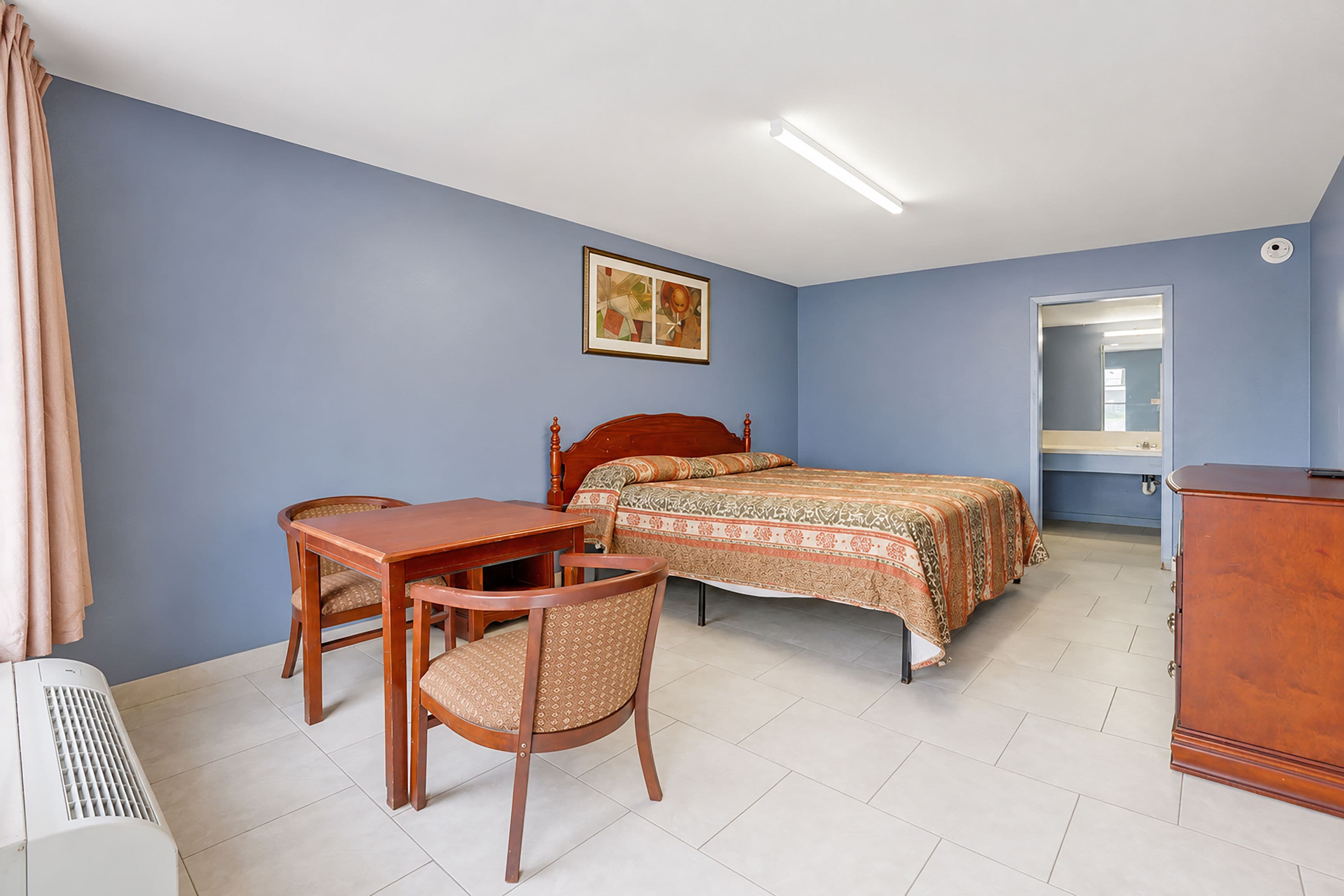 Kamer, 1 kingsize bed, roken | Een bureau, gratis wifi, beddengoed