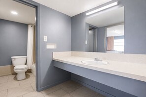 Kamer, 1 kingsize bed, roken | Badkamer | Gratis toiletartikelen, handdoeken